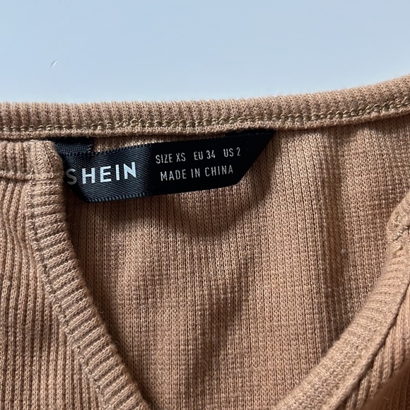 Shein xs crop top. - Picture 2 of 4